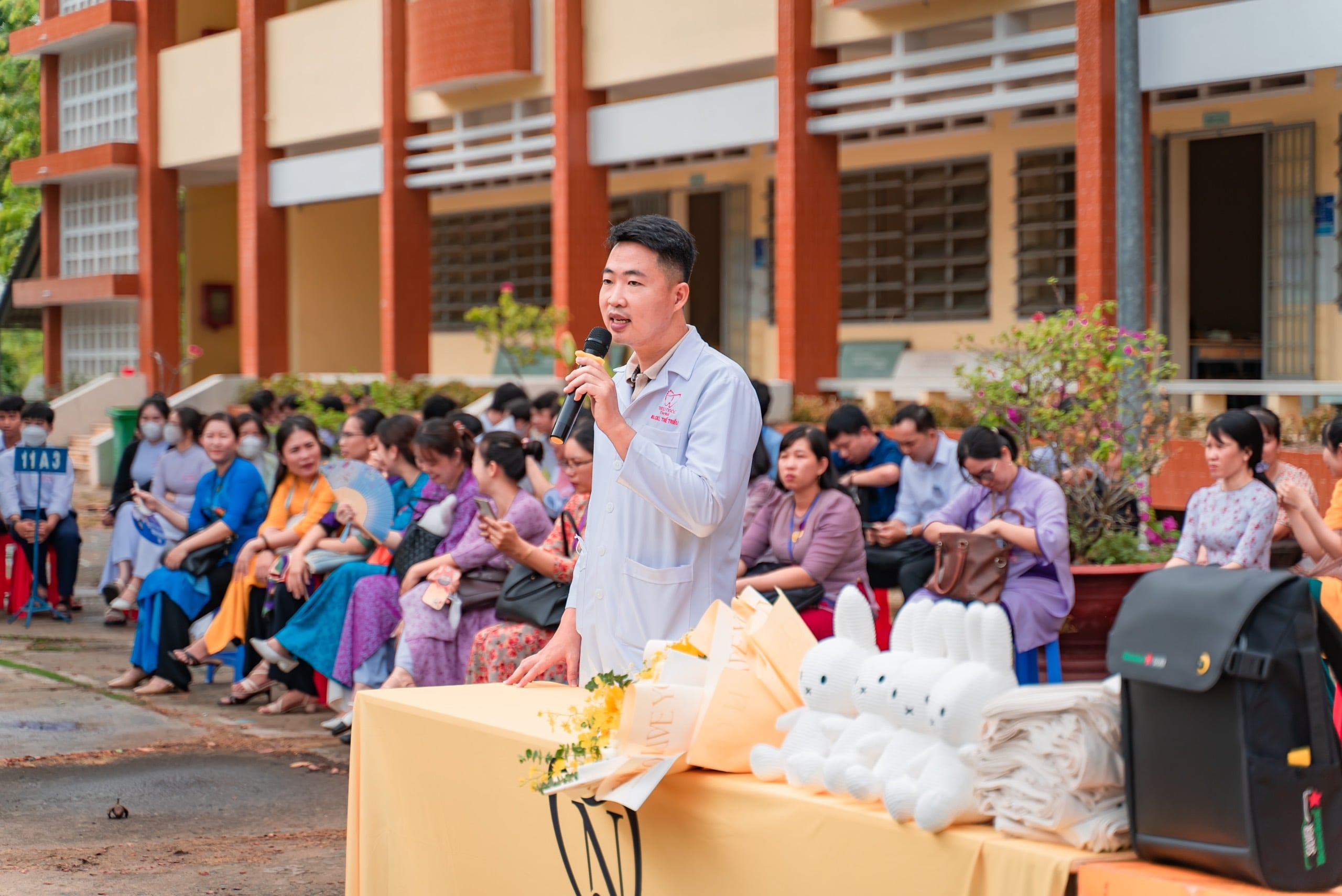 nha khoc học đường